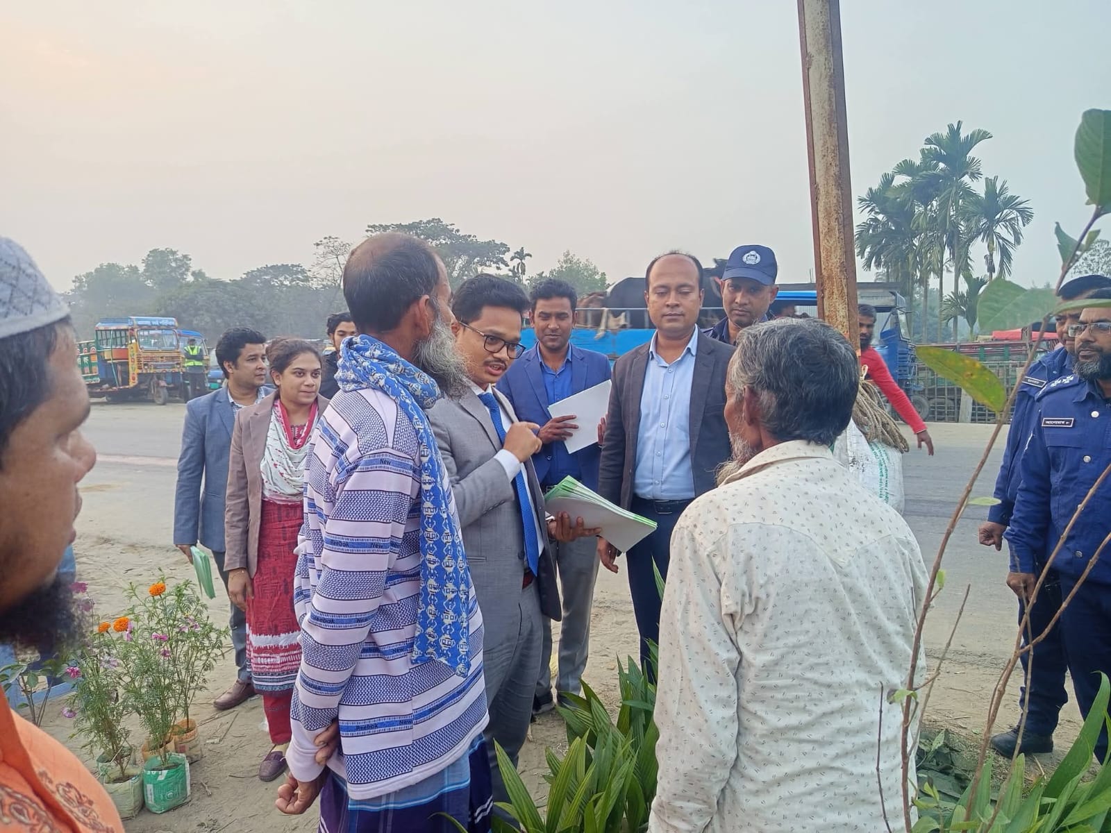 মুক্তাগাছায় ভোটার অবহিতকরণ কর্মসূচি ও লিফলেট বিতরণ