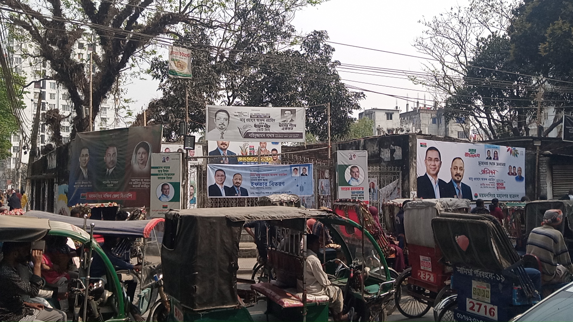 নির্বাচনের ১৪ দিন পরও ময়মনসিংহ সিটি কর্পোরেশন ও মুক্তাগাছা-৫ পৌরসভায় ঝুলছে পোষ্টার-ব্যানার