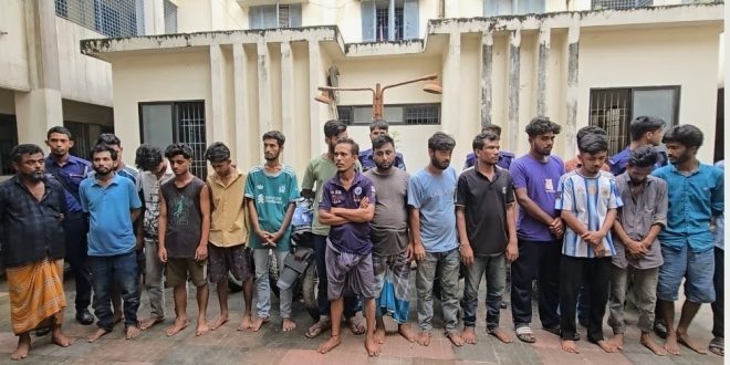 অ্যাপে জুয়া ও অর্থ আত্মসাতের অভিযোগ: কিশোরগঞ্জে ডিবির অভিযানে আটক ২১